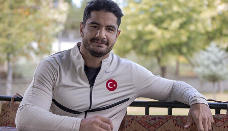 Türk sporunun yaşayan efsanesi Taha Akgül, güreşi bıraktı