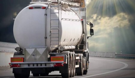 Vasiliko’da ihtiyaç molası vermelerine izin verilmeyen tanker sürücüleri eylemde