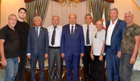 Cumhurbaşkanı Ersin Tatar, Adanalılar Kültür ve Dayanışma Derneği heyetini kabul etti