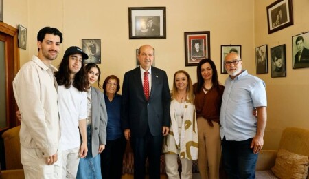 Cumhurbaşkanı Tatar, bazı şehit yakınlarını ve Lefkoşa Çocuk Yuvası’nı ziyaret etti