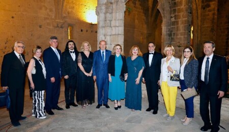Tatar, Uluslararası Bellapais Müzik Festivali açılış gala konserini izledi