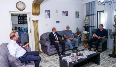 Cumhurbaşkanı Ersin Tatar, TMT mücahidi, gazi ve şehit yakınlarını ziyaret etti