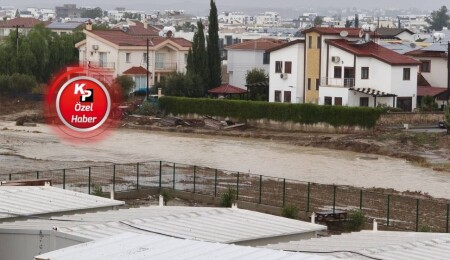 “Bakan ‘Eğitim devam’ dedi, okul bahçeleri ve konteyner sınıflar suların içinde kaldı