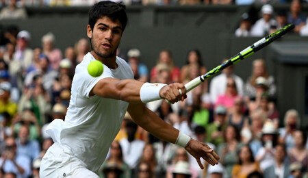 Wimbledon'da Medvedev'i eleyen Alcaraz, Djokovic'in finaldeki rakibi oldu