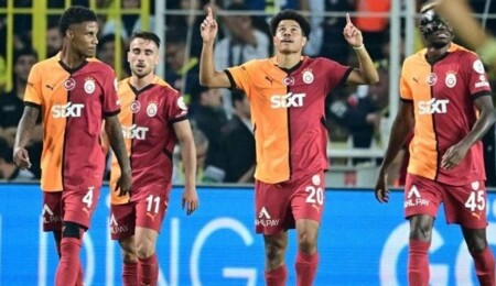 Galatasaray'ın derbiye özel The Special Three tişörtleri satışta