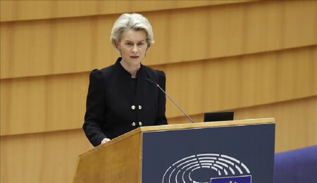 Von der Leyen: Merkez yerinde duruyor ama sağdaki ve soldaki aşırıların da destek aldığı bir gerçek