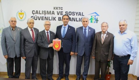 Sadık Gardiyanoğlu, TMT Mücahitler Derneği heyetini kabul etti