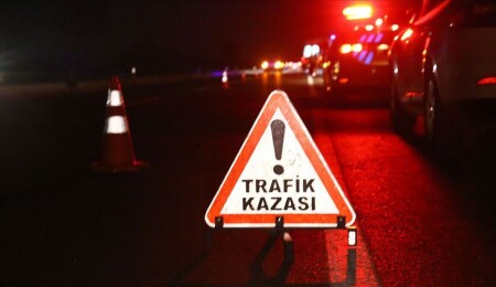 Direksiyon hakimiyetini kaybeden alkollü sürücü Alperen Yaşar, çok sayıda araca çarparak durabildi!
