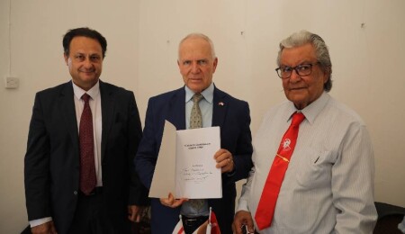 Zorlu Töre, Ulus Yeşilada’nın kitap tanıtım etkinliğine katıldı