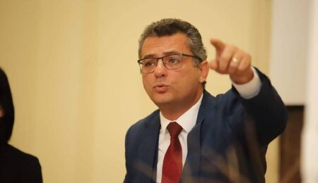 Tufan Erhürman: Varlığınız zarardan başka bir şey değil!
