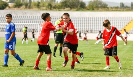 U12 Futbol Milli Takımı’ndan Azerbaycan’da üst üste galibiyet!