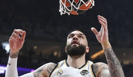 Anadolu Efes, Fransız pivot Poirier'i kadrosuna kattı