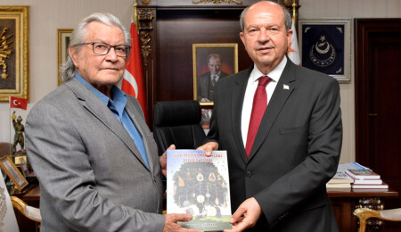 Cumhurbaşkanı Tatar’a Türk Müziği Makamları Rehber Kitabı takdim edildi