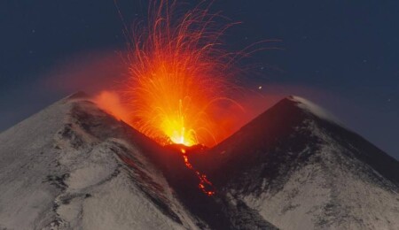 İtalya'daki Etna Yanardağı'nda volkanik hareketlilik devam ediyor