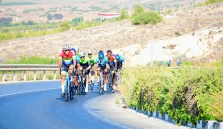 Bisiklet yarışı nedeniyle Lefkoşa Kuzey Çevre Yolu 5 saat trafiğe kapatıldı