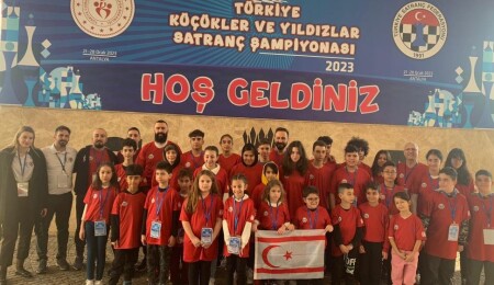 Küçükler ve Yıldızlar satranç şampiyonları Türkiye’deki şampiyonaya katılıyor