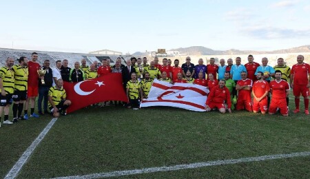 Meclis Takımı ile Londra Türk Masterları maç yaptı