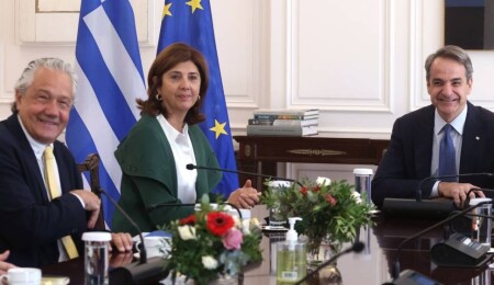 Holguin, Atina'da Yunan Başbakanı Miçotakis ve Dışişleri Bakanı Gerapetritis’le görüştü