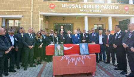 Eski bakan Tuncer Arifoğlu için UBP Genel Merkezi’nde tören düzenlendi