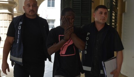 Meyveli yoğurt, cips, ketçap ve diyet yulaf çaldı... İkamet izinsiz olduğu ortaya çıkan Joshua Toyosi cezaevine gönderildi