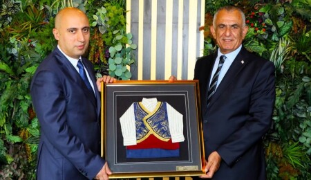Milli Eğitim Bakanı Nazım Çavuşoğlu, Azerbaycan Eğitim Bakanı Emin Amrullayev ile bir araya geldi
