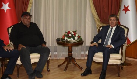 Ünal Üstel, Hayvancılar Birliği heyetiyle görüşüyor
