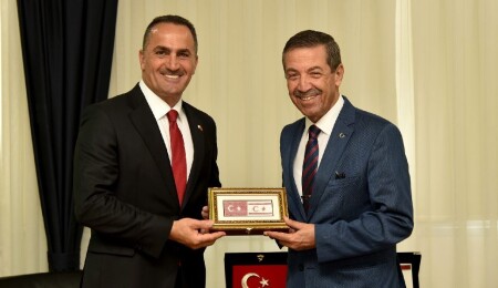 Tahsin Ertuğruloğlu, Okçular Vakfı Başkanı Yıldız’ı kabul etti