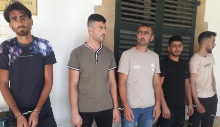 Kuzey Kıbrıs’a giriş yapan 8 göçmen ve 4 çocuk askeri yasak bölgede tespit edilerek tutuklandı
