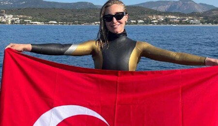 Türk milli sporcu Şahika Ercümen, Korsika'da bronz madalya kazandı