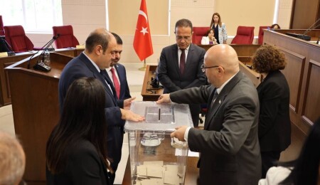 Meclis Başkanı Adayı Ziya Öztürkler, ilk oylamada seçilemedi