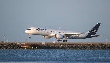 Alman hava yolu şirketi Lufthansa binlerce idari personeli işten çıkarmayı planlıyor