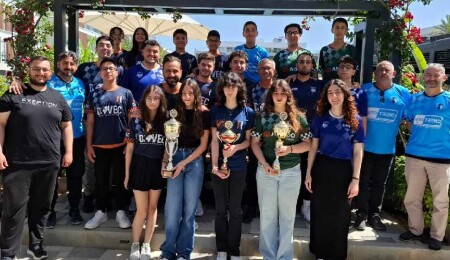 Satranç Ligleri Ödül Töreni TED Koleji’nde gerçekleşti: Takımlar ve sporcular ödüllerine kavuştu