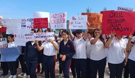 Erenköy Lisesi öğrencilerinden okul otobüsü kazasına tepki: Bu bir kaza değil, ihmalin sonucudur