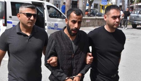 Acil serviste yangın tüpüyle cam kapıyı kıran Mehmet Aslan, cezaevine gönderildi