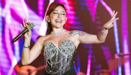 Melek Mosso bayramda Meritlerde sahne aldı