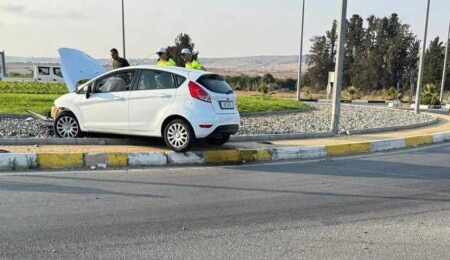 Direksiyon hakimiyetini kaybeden alkollü sürücü kaza yaptı