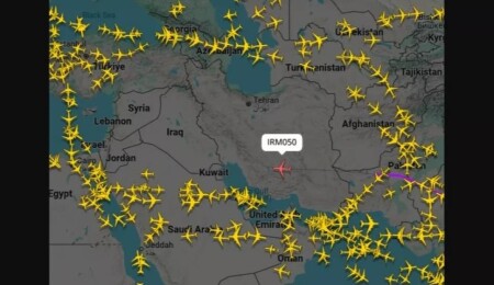 Yolcu uçağı Tahran hava sahasından tek başına geçti: Nefesler tutuldu, binlerce kişi canlı izledi