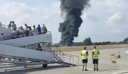İngiltere'de yolcu uçağı düştü: Southend Havalimanı kapatıldı