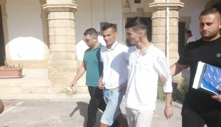 Sekiz kişiyi ülkeye işçi olarak getirme vaadiyle kandırıp 10 bin 800 Dolar almakla itham edildiler