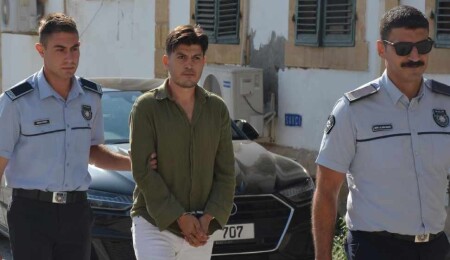 Ercan Havaalanı’nda uyuşturucu ile yakalanmaktan itham edilen zanlı 1 hafta tutuklu kalacak