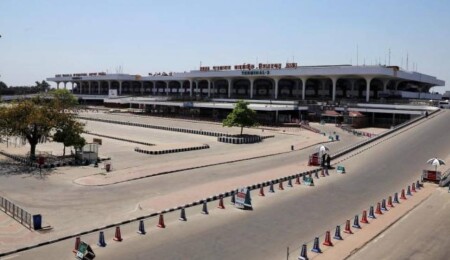 Dakka'daki uluslararası havalimanında yangın çıktı: Uçuşlar durduruldu