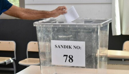 Cumhurbaşkanlığı seçimi için oy kullanılıyor: Katılım saat 13.00 itibarıyla %29.09