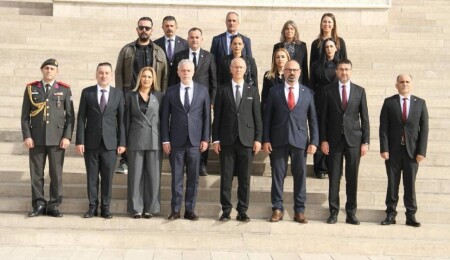 Çalışma ve Sosyal Güvenlik Bakanı Oğuzhan Hasipoğlu, Anıtkabir'i ziyaret etti