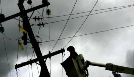 Avustralya'da binlerce ev ve iş yeri, tropikal siklon nedeniyle elektriksiz kaldı