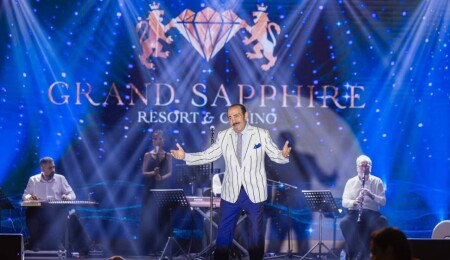 Mustafa Keser Grand Sapphire'da sahne aldı