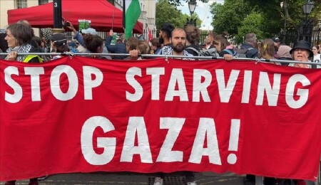 Londra'da binlerce kişi, İngiltere'nin İsrail'e silah satışını protesto etti