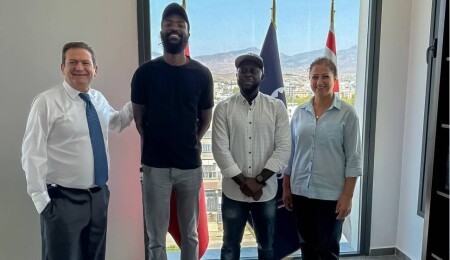Dünya Barış Üniversitesi, ilk kadın ve erkek basketbol takımlarını kurdu