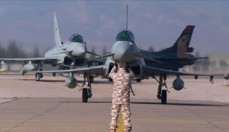 Almanya, Polonya'da Eurofighter uçakları konuşlandıracak