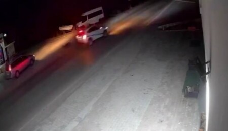 Yeşilköy'de kazaya giden polis ekibi, yayaya çarptı
