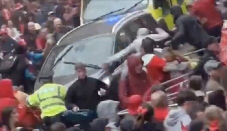Liverpool'da araçla kalabalığa dalan İngiliz, cinayete teşebbüs ve uyuşturucu suçlarından gözaltında